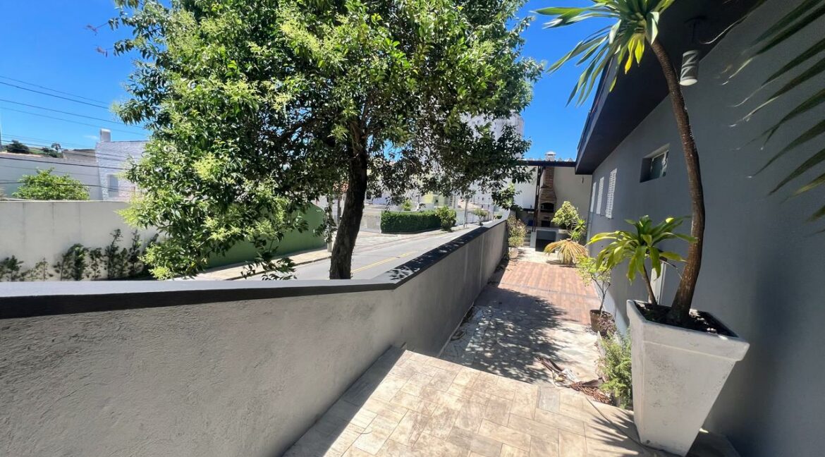 d233f61e-d7cd-40db-82d2-4020d13b16b2