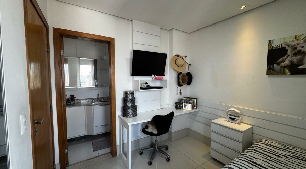 25695284-db91-43dd-a036-6e2d8b28423a