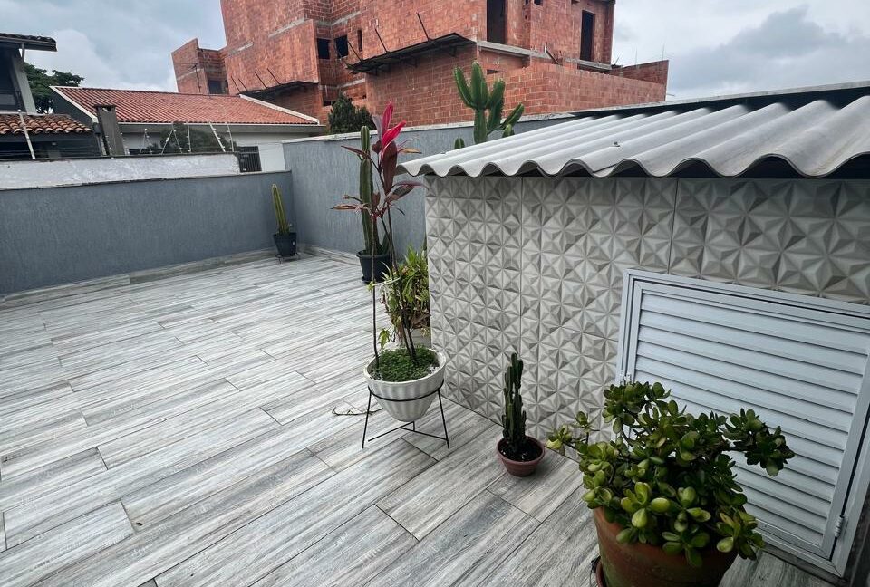 a5b00105-69d9-469a-9272-beadbf4a1f3c