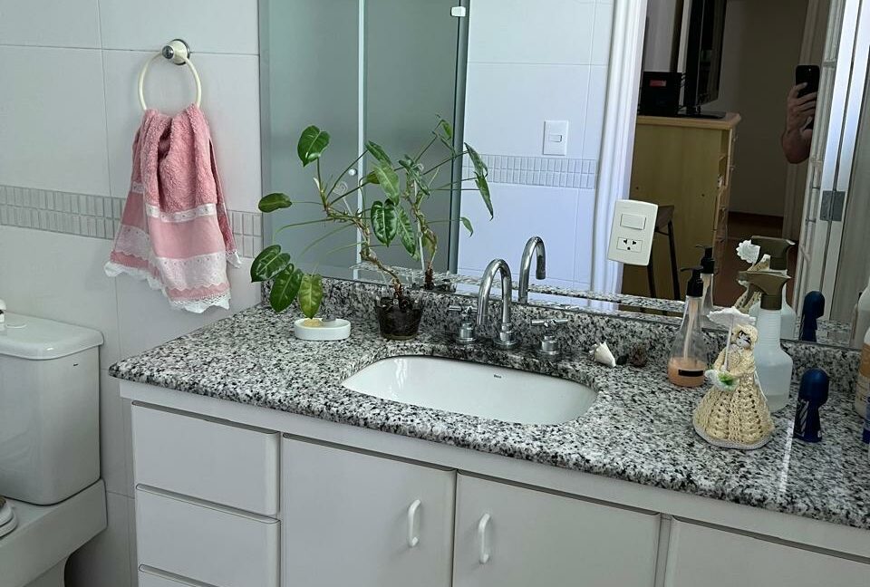 5610dd13-ac50-4c46-a10e-9b7974c1b493