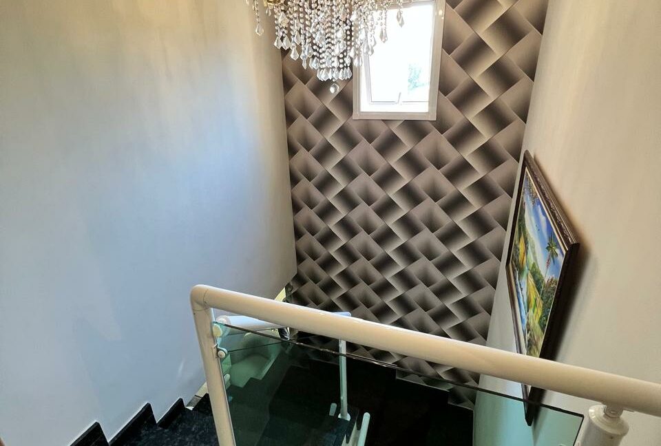 8cda92e0-b7b6-43b0-87a5-d574409f578d