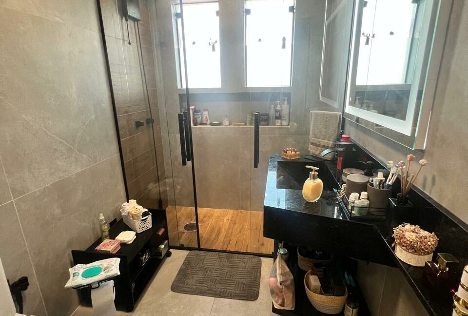 c6e99da6-7b32-4d63-bdf8-ba9b47a5335b