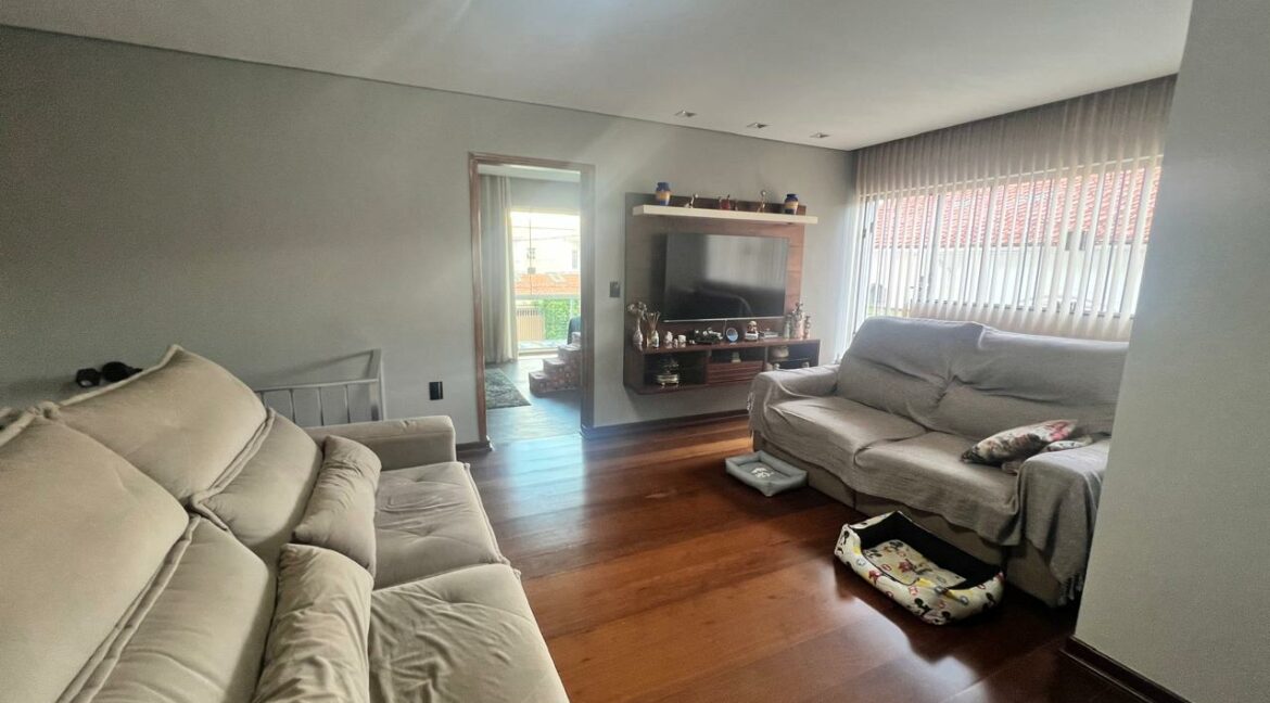 f5a8fc53-f5f5-4b13-a57d-bb96670cae36