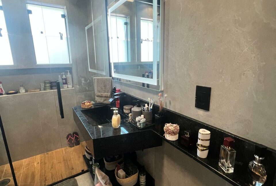 ff4841a5-054d-41ed-ad05-c1c7a18d5dd9